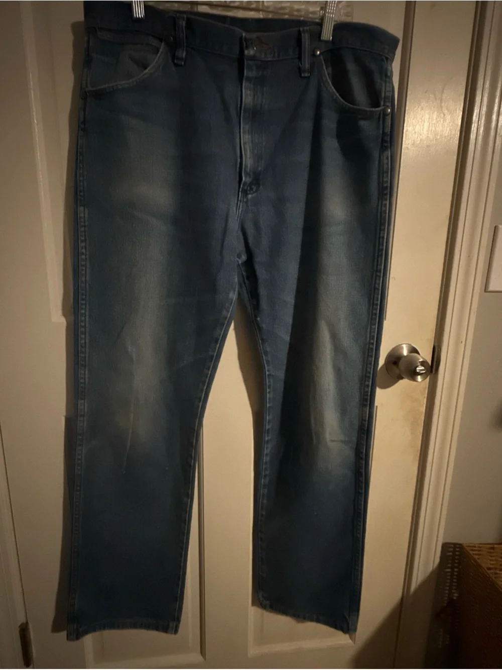 Wrangler vintage 1990’s Men's Blue Washed Jeans - Classic Straight Fit